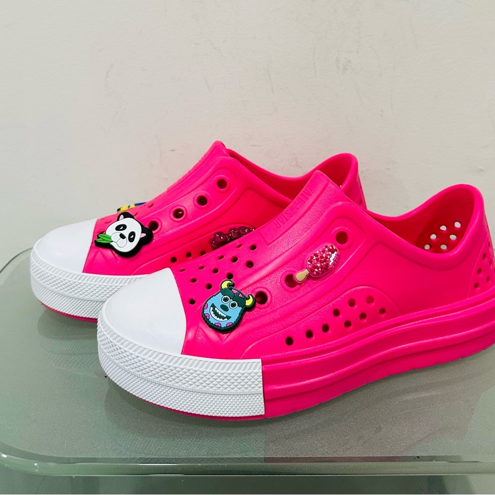 Converse Style Bright Pink Rubber Slip-On Shoes Size 5 +6 Jibbits